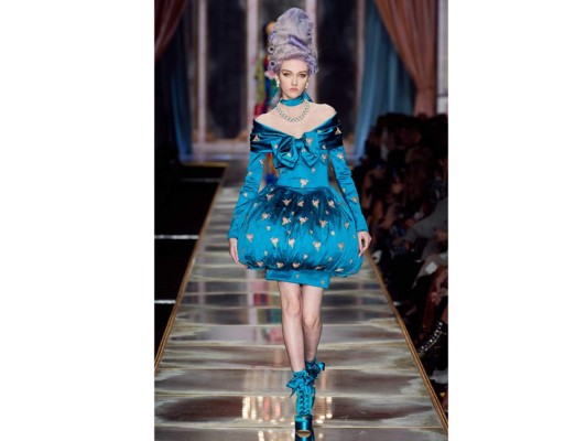 Moschino se inspira en Maria Antonieta para su nueva colección