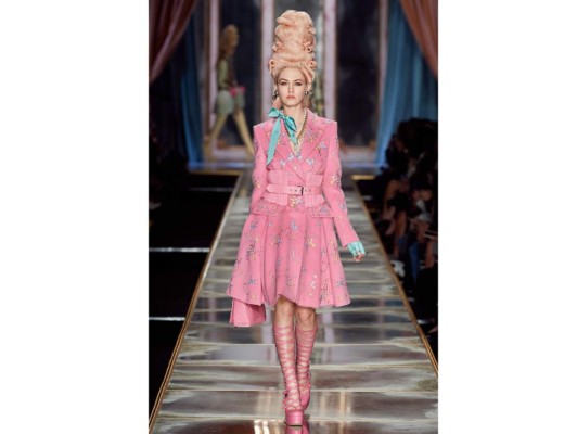 Moschino se inspira en Maria Antonieta para su nueva colección