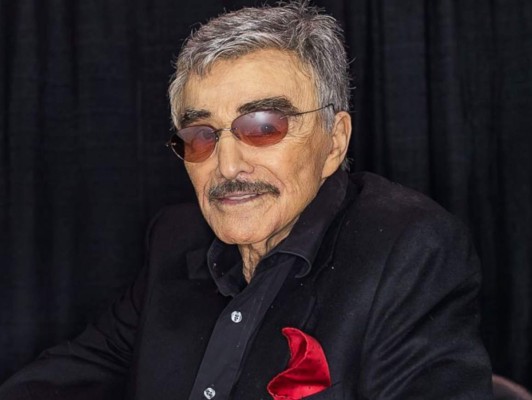 El recordado Burt Reynolds. Adelgazó la nariz a la mitad de su vida