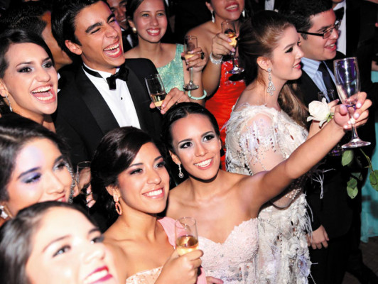 Del Campo International School grad