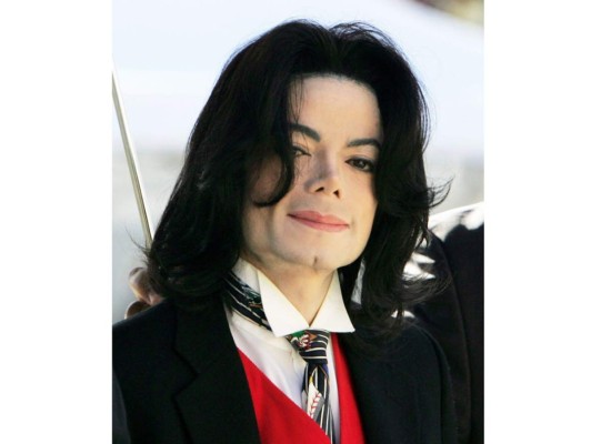 Michael Jackson. Infinidad de cirugías se realizo el rey del pop en todo su cuerpo y en especial con la nariz al tal punto que se le veía diminuta.<br/>