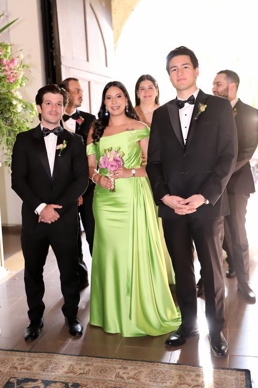 Así fue la boda eclesiástica de Ivana Lagos y Jacobo Waincier Canahuati