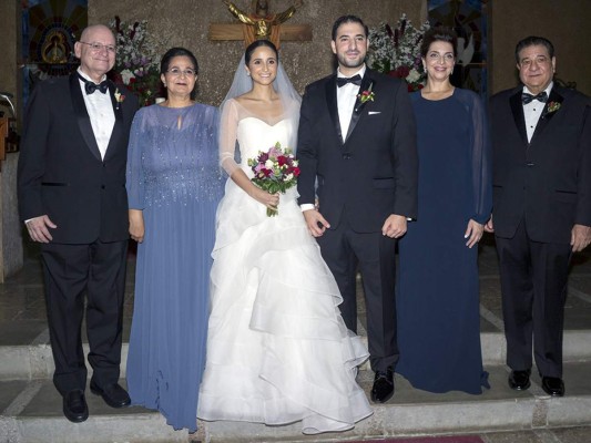 Jorge, María Victoria y Rozeana Fonseca con Carlos Kattán, Lilibeth Bandy y Carlos Kattán. Foto:Daniel Madrid