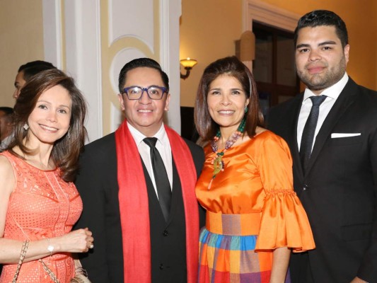 Amanda Zanardi, Miguel Chong, La ministra asesora de Estrategia y Comunicaciones Hilda Hernández y Fernando Lugo (Fotos Hector Hernández)