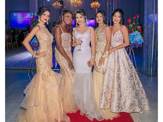 Kimberly Ortega, Nataly Suazo, Valeria Alcocer, Andrea Galindo y Ana Borjas.