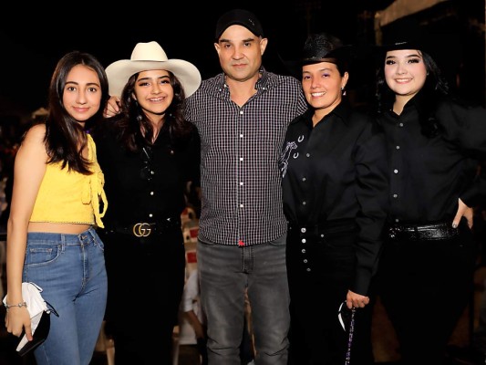 Personas que asistieron al concierto de Christian Nodal en Honduras