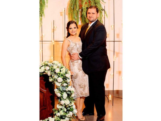 Elías Handal y Caroll Perelló celebran boda civil