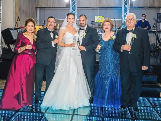 Juan Carlos Handal y Yazmin Janania celebran su boda  