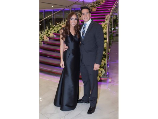 Guillermo Orellana y Giordanna Kafati festejan su boda