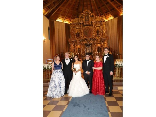 La boda de Camila Reina y Asti Tronconi  