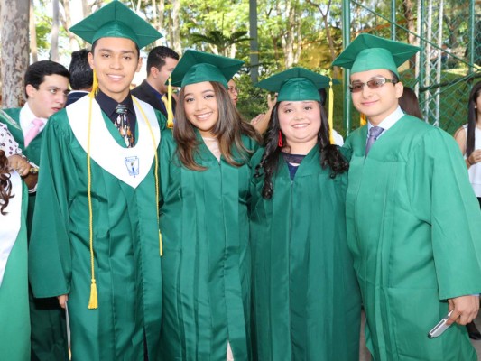 Entrega de títulos en DelCampo International School I parte