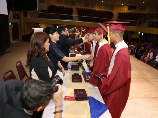 Graduación de CEAD Christian School