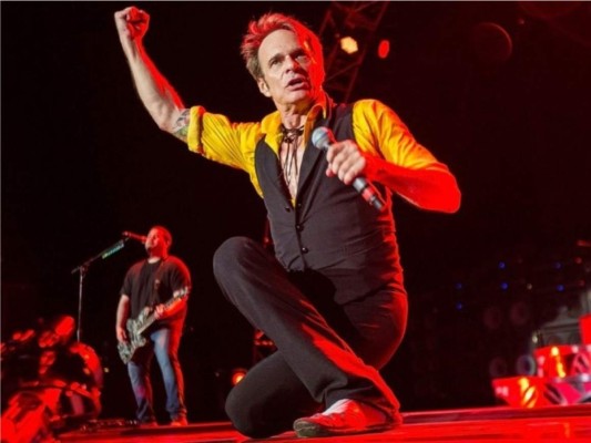 Para finalizar este conteo tenemos a David Lee Roth, el más extraño de la lista, debido a que aseguró su esperma por 1 millon de dólares pues considera que hay personas que solo se quieren aprovechar de su fortuna.
