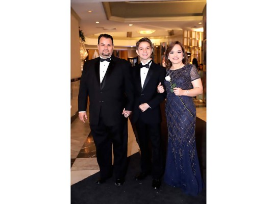 Elias Jalil, José Jalil y Neysa Flores