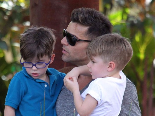 Ricky Martin, nuestro astro latino es padre de Matteo y Valentino, a pesar de manejar en privado su vida personal, los pequeños están creciendo y él se siente muy orgulloso de compartir las aventuras de sus mellizos