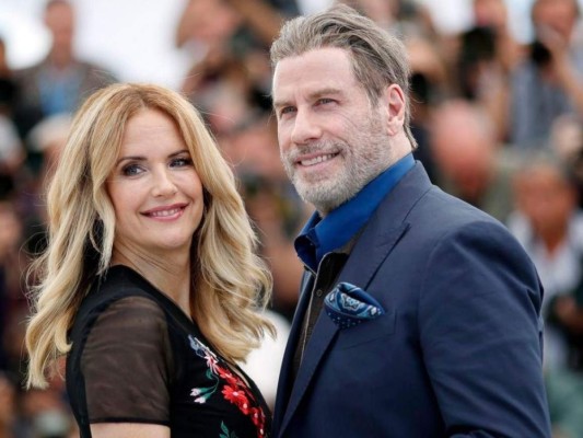 7. Kelly Preston, la esposa del famoso actor John Travolta fue víctima del cáncer de mama a los 57 años perdió la batalla contra la enfermedad el pasado 13 de julio.