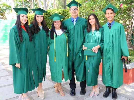 Entrega de títulos en DelCampo International School I parte