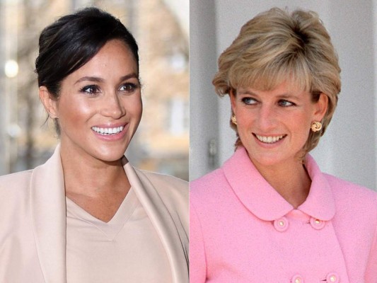 La duquesa de Sussex comparte muchísimas similitudes con su suegra la princesa Diana. Similitudes que hasta el propio Harry ha notado, afirmando en varias ocasiones que hay algo muy especial en Meghan que le recuerda a su madre. Mira esta galería con 10 importantes similitudes entre Meghan Markle y Lady Di