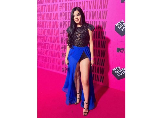 Kenia Osuna está entre los looks de amor y odio, a muchos les encantó como se miraba, pero otros la atacaron.