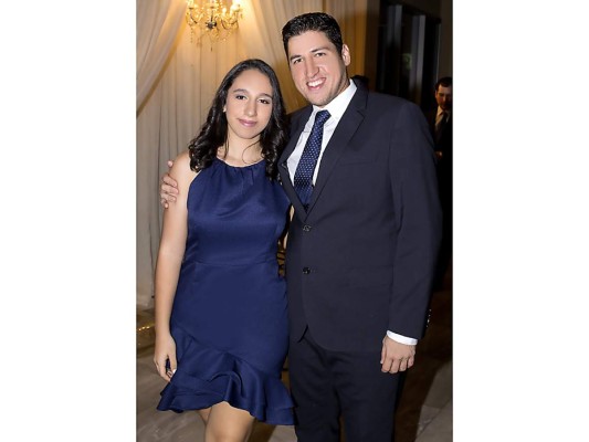 Joaquín Echeverrí y Adriana Hawit se casan por lo civil  