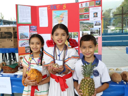 Feria de Identidad Nacional en Macris School