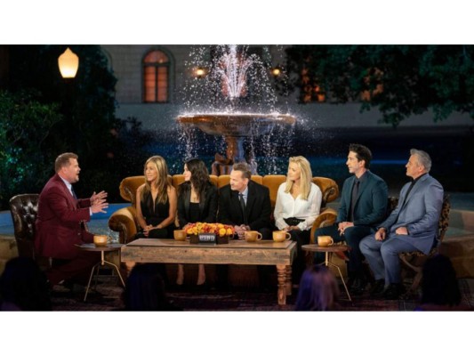El programa de James Corden se prestó para la aparición de los viejos amigos, mismos que causaron bastante alegría.