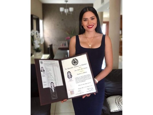 Además del modelaje, la nueva Miss Universo es una profesional en el área de ingeniería de softwares.