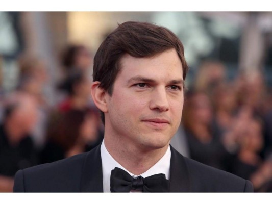 Ashton Kutcher<br/>Se especializó en ingeniería bioquímica en la Universidad de Iowa.<br/>