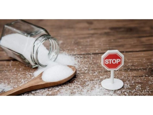 Evita el azúcar: Evita a lo posible el consumo excesivo de azúcar ya que posee calorías que muchas veces pueden provocar que desarrolles obesidad o diabetes.