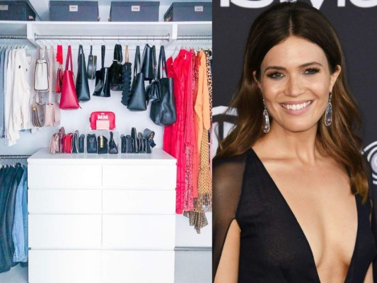 ¿Habías pensado en colgar tus carteras favoritas para que no se dañen? Eso es lo que hace Mandy Moore.