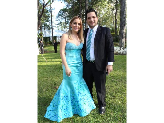 José Jarquín y Julissa Ustariz celebran fiesta nupcial