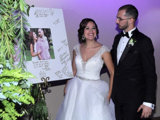 La boda de Ana Cecilia Heredia y Johnny Sikaffy