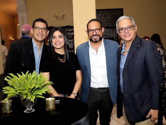 Mario Ramos dona un Emmy al Museo para la Identidad Nacional