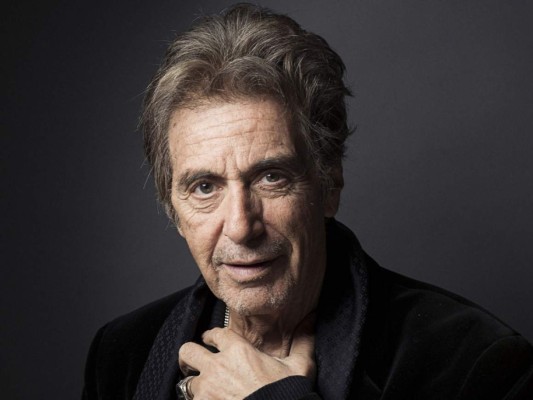 Al Pacino. Durante su juventud paso tres días en la cárcel por posesión de armas sin licencia tras ser detenido por la policía, junto a dos amigos, por conducir llevando unas máscaras.