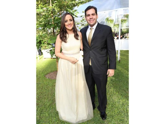 José Jarquín y Julissa Ustariz celebran fiesta nupcial