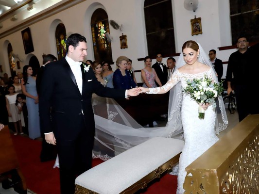 La boda eclesiástica de Remo Fernando Memoli y Marisela Avilés Durón