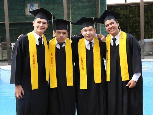 Firma de acta de Lincoln School generación 2017