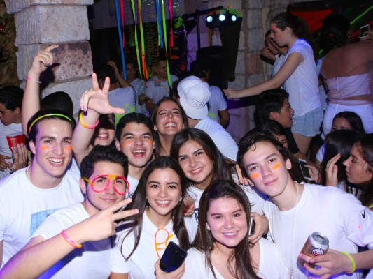 Maurizio Hepburn, Luís Nasser, José Diego Villeda, Paulina Hawit, Marielle Hawit, Valeria Illescas, Alexandra Reyes y Jonathan Berkeley. Foto: Alex Muñoz