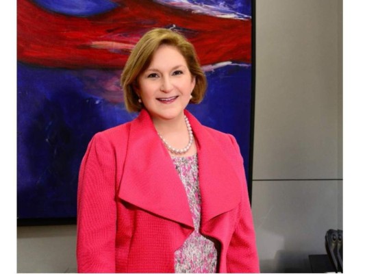Ser la CEO de Grupo Financiero del País, no es una tarea fácil, pero María del Rosario Selman-Housein, una profesional eficiente, organizada, empredendedora y vanguardista cada día representa un reto, el cual afronta con una aptitud positiva, ya que su sensiblidad humana ha trasendido a lo financiero, social y comunitario, al ser una persona de grandes valores.