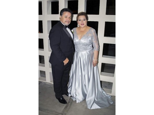 Arturo Zúniga y Stephanie Hernández se casan por la iglesia  