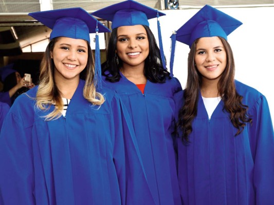 La graduación de los seniors 2016 de Macris School