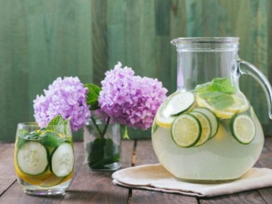 Jugo de pepino con limón<br/>Además de ayudarte a mejorar los niveles de sangre, este jugo también te ayudará a perder peso.<br/>