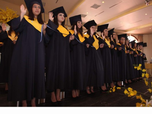 Entrega de títulos La Estancia School