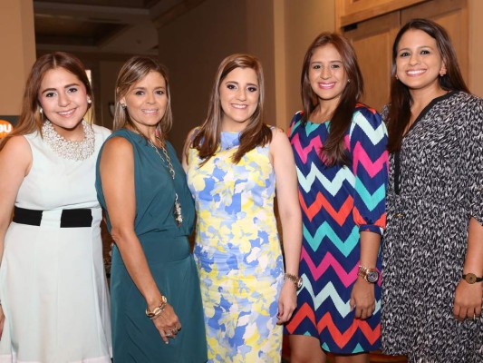 Marielena Valdés, Gabriela Chinchilla, Daniella Valdés, Isabella y Gabriela Mejía