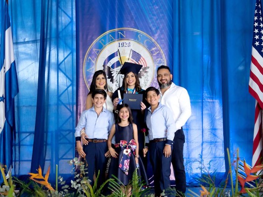 Natalia Nasser junto a su familia
