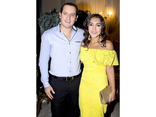 Joaquín Echeverrí y Adriana Hawit se casan por lo civil  