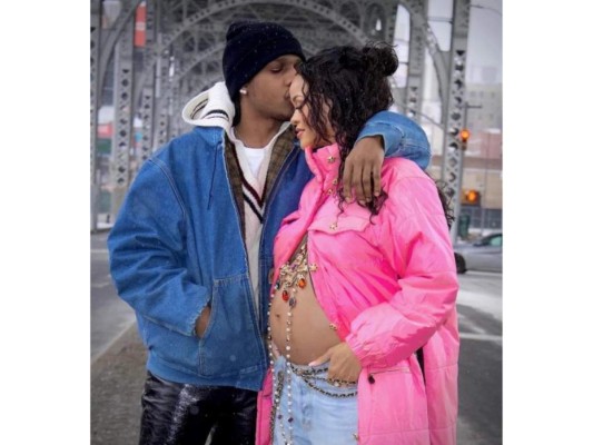 Rihanna y A$ap Rocky.<br/> Todo lo que tenga que ver con Rihanna siempre es una buena noticia. Después de varios años de amistad con Rocky, a inicios del 2020 anuncian que son pareja y ahora se convertirán en padres