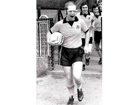 Siempre le gustó el fútbol, deporte que practicó con pasión. Incluso fue dueño del equipo de Watford entre 1976 y 1987<br/>