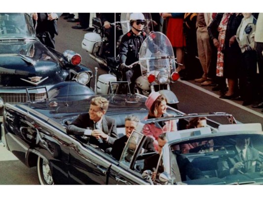 Su vida terminó trágicamente el 22 de noviembre de 1962, en Dallas Texas por un francotirador (Lee Harvey Oswald) mientras desfilaba por la Plaza Dealey de la ciudad fue asesinado de varios disparos. La limusina Lincoln en la que se transportaba continuó sirviendo 13 años más tarde en la Casa Blanca