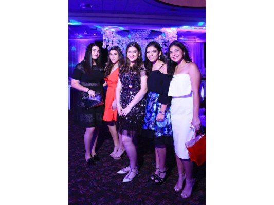 Sophia Bedrossian, Mariana Canahuati, Amanda Sabillón Canahuati, Leyla Faraj y Maya Campbell. Foto Alex Muñoz